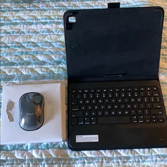 Tablet keyboard case with mouse - Picture 1 of 2